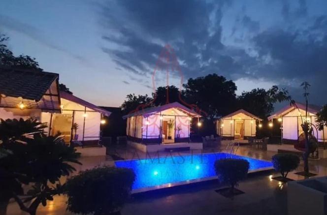 Luxury Farmhouse In Chhatarpur With Pool Nueva Delhi Exterior foto